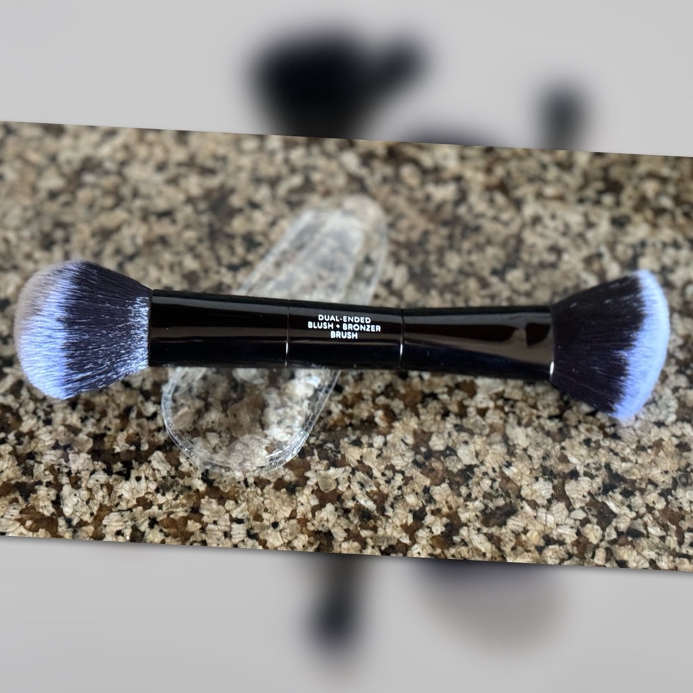 Laura Geller 
Dual-Ended BLUSH and BRONZER Precision Brush - Picture 6 of 6